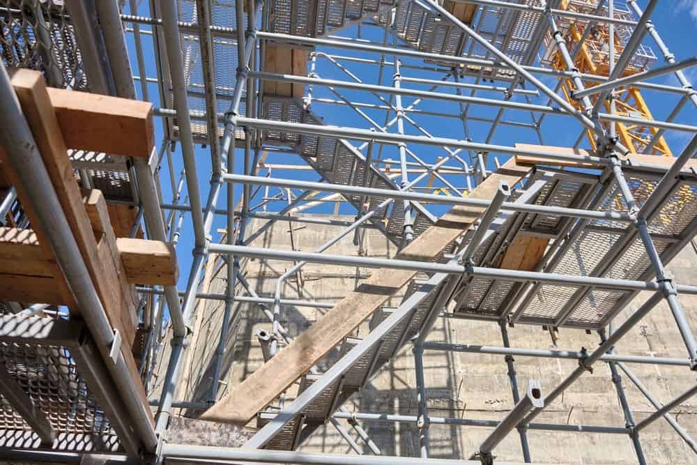 การติดตั้งนั่งร้านให้สอดคล้องกับกฎหมายนั่งร้านล่าสุด