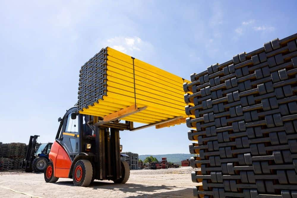Forklift คือรถที่ถูกออกแบบมาสำหรับใช้หลักการคานงัดยกของ