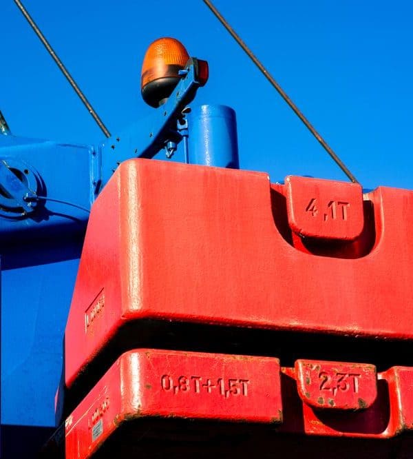 Safe lifting operation is underlined by a crane load chart provided by the manufacturer
