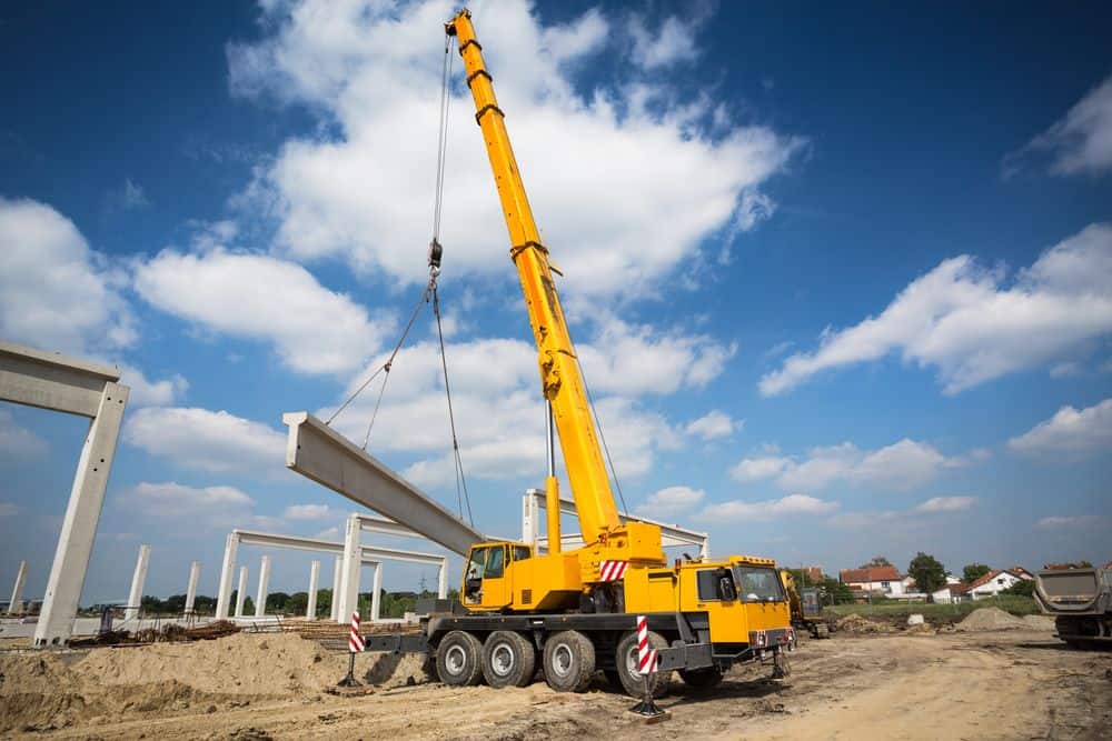 Dynamic Load คือแรงที่เกิดขึ้นขณะวัตถุเคลื่อนที่ระหว่างการยกด้วยเครน เช่น แท่งปูนกำลังถูกยกขึ้น